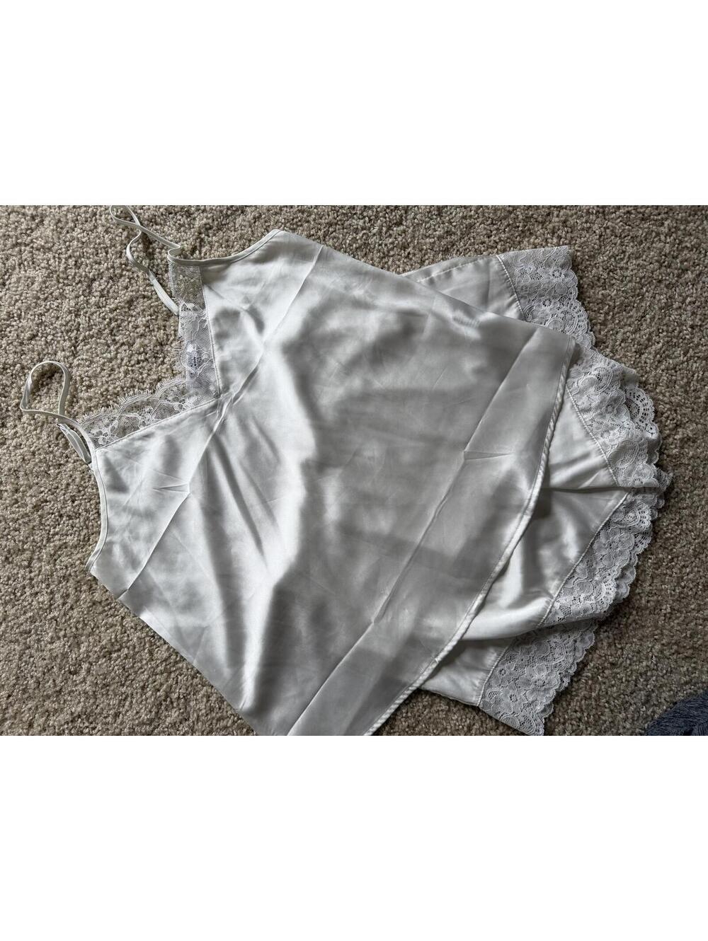 M Ekouaer white silky lace pajama set